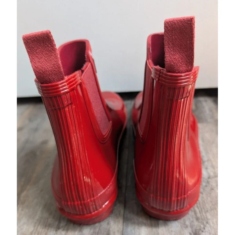 Hunter Original Chelsea Gloss Rain Boot, Military Red Women's Size 9 wfs1043RGL